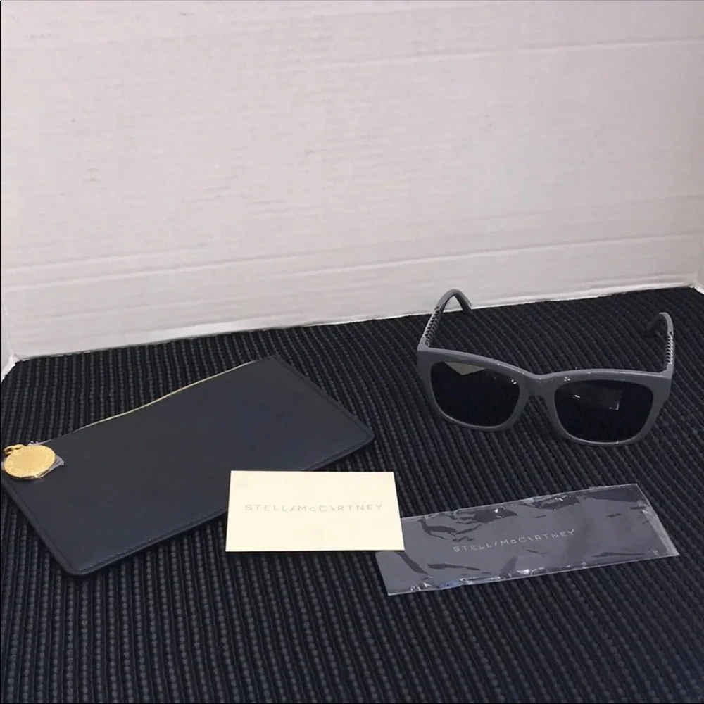 🆕Stella McCartney Sunglasses (SC0052SK)